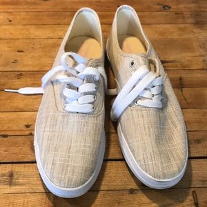 American Eagle sneakers linen look